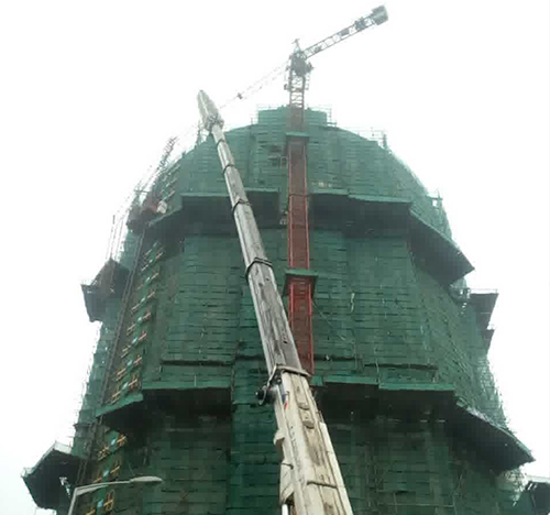 临沧市吊车在工地上作业